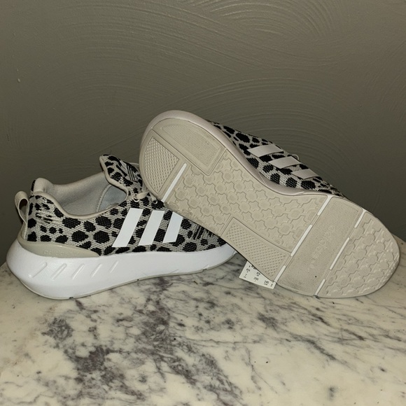 NWT Adidas Swift Run shoes - Picture 2 of 6